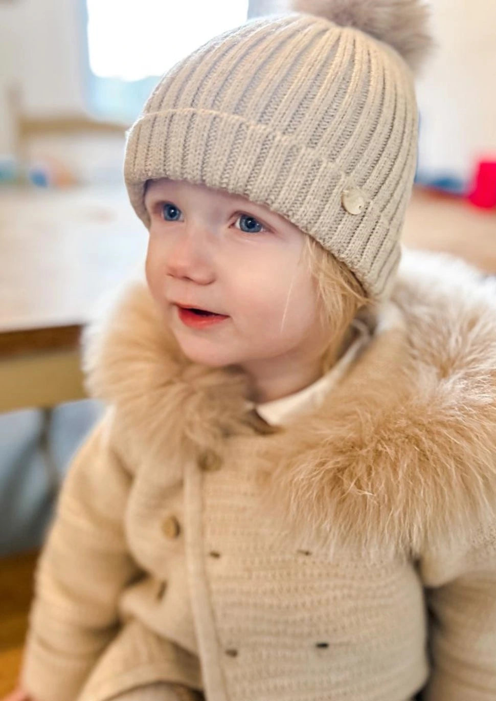 beige single pom martin aranda hat