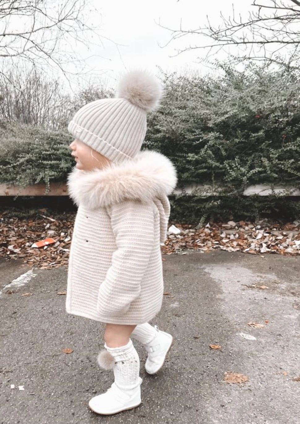 martin aranda beige single pom hat