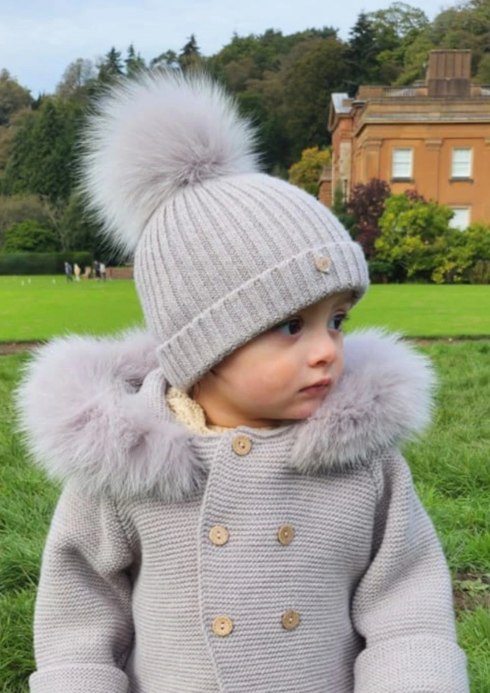 martin aranda single pom taupe hat