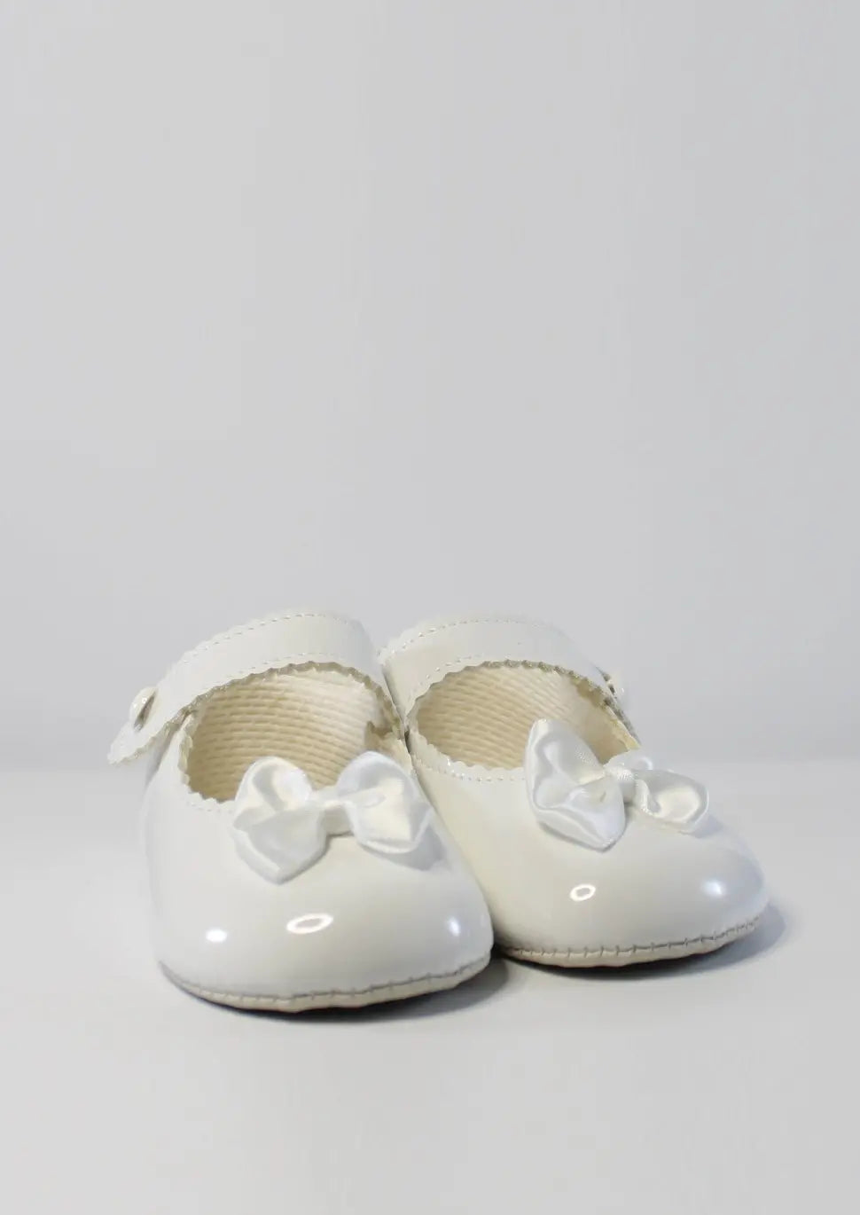 white small bowed baypod shoes