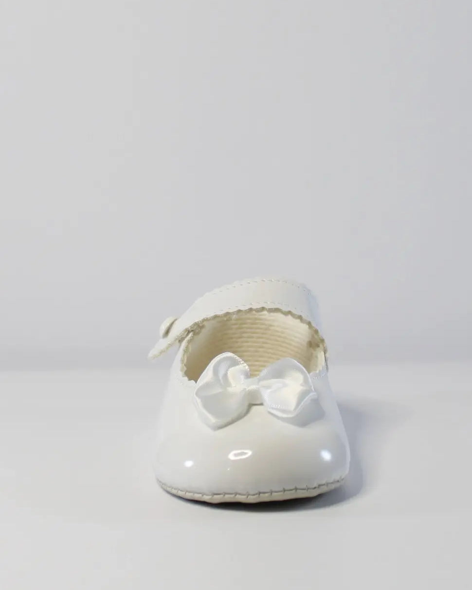 white small bowed baypod shoes
