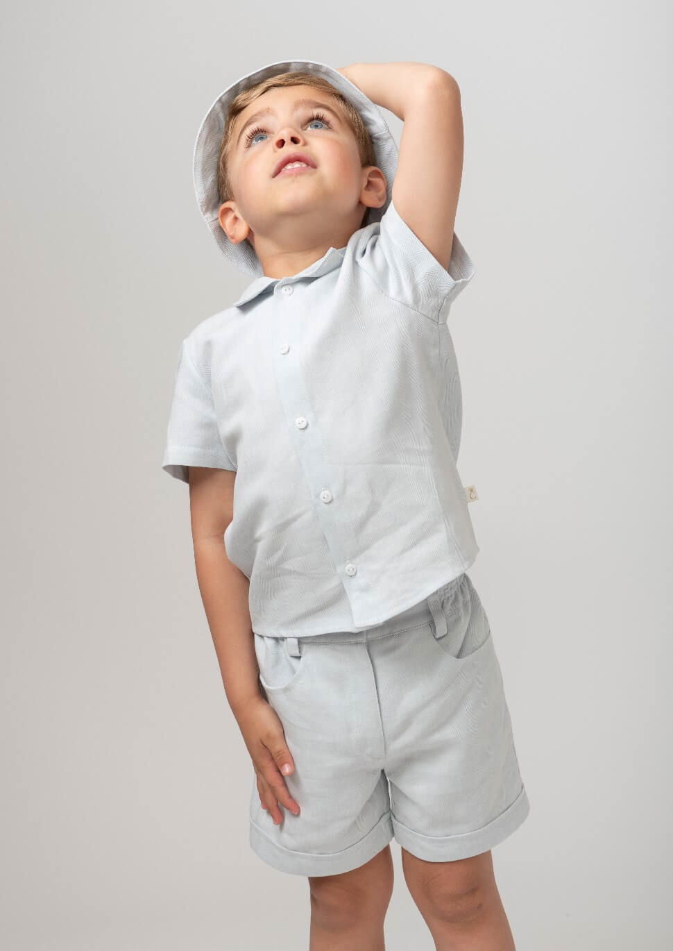 Sky Linen Shirt & Shorts Set With Hat by caramelo kids